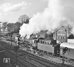 Ein weiterer "Gast aus dem Osten" ist hier 01 158 vom Bw Berlin-Ostbahnhof, die gerade mit D 164 den Hamburger Hauptbahnhof verlässt. Aus ihr wurde 1964 die spätere Museumslok 01 531. (02.05.1963) <i>Foto: Joachim Claus</i>