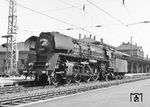 01 507 vom Bw Erfurt P zu Gast in Bebra. Interessantes Detail am Rande ist die Tatsache, dass die Lok offenkundig nicht mit ihrer Rekonstruktion aus 01 136 im Dezember 1962 bereits ihre späteren Boxpok-Räder erhielt.  (02.06.1963) <i>Foto: Joachim Claus</i>
