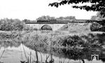 Die Wittenberger 01 0505 mit D 406 aus Berlin auf der zweiten Billebrücke bei Reinbek. Der Fluss trennt hier die Gemeinde Wohltorf (Herzogtum Lauenburg) von Reinbek (Kreis Stormarn). (27.05.1973) <i>Foto: Dr. Thomas Obst</i>
