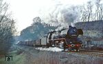 Hinter Kahla hatte der Ng 66474 noch Zuwachs bekommen. 41 1150 befindet sich bei Großpürschütz auf dem Weg nach Jena. (01.01.1983) <i>Foto: Wolfgang Bügel</i>
