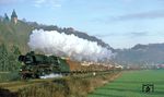 Bei Orlamünde riss endlich die smogartige Bewölkung im Saaletal auf und 41 1180 konnte vor dem gut ausgelasteten Dg 55445 bei Sonne erlegt werden. (01.01.1983) <i>Foto: Wolfgang Bügel</i>