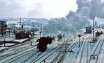 Der Dg 55476 (hier mit 41 1273 in der Ausfahrt von Saalfeld/Saale) fuhr zwar komplett im Gegenlicht die Saalebahn entlang, dies hatte, besonders im Winter, auch seinen besonderen Reiz. (17.02.1983) <i>Foto: Wolfgang Bügel</i>