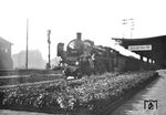 18 321 vom Bw Koblenz Moselbf mit E  301 (Frankfurt/M – Dortmund) in Gelsenkirchen Hbf. (1938) <i>Foto: Privatfoto</i>