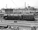 Im März 1964 war 01 521 aus 01 144, die Joachim Claus im Herbst 1962 noch in Bebra im Originalzustand antraf (vgl. Bild-Nr. 36833), rekonstruiert worden und präsentiert sich hier vier Monate nach Fertigstellung in ihrer Endversion mit Ölfeuerung im Bahnhof Bebra. (18.07.1964) <i>Foto: Joachim Claus</i>