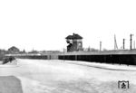 Die Freie Straße in Magdeburg-Buckau nach Beseitigung des Bahnübergangs (vgl. Bild-Nr. 38357). Im Hintergrund das Wärterstellwerk "Bn". (18.04.1934) <i>Foto: Rbd Hannover</i>