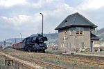 Rangierarbeiten durch die Zuglok des Ng 66474 am Wärterstellwerk "Ro" in Rudolstadt. (20.04.1983) <i>Foto: Wolfgang Bügel</i>