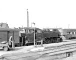 99 322 im Bahnhof Bad Doberan. Im Jahr 1932 ließ die Deutsche Reichsbahn bei Orenstein & Koppel die deutlich größeren, schnelleren und stärkeren Loks der Baureihe 99.32 (99 321–323) bauen. Die drei Loks sind heute noch unter den Nummern 99 2321 bis 2323 bei der "Molli" im Einsatz. (03.07.1968) <i>Foto: Will A. Reed</i>