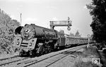 Die noch mit Boxpok-Rädern ausgestattete 01 508 mit D 164 nach Hamburg bei Berlin-Wannsee. Hinter der Lok läuft ein DB-Buffetwagen.  (27.07.1968) <i>Foto: Burkhard Wollny</i>