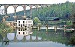 50 3697 vor Gag 56355 mit Göhrener Viadukt und Muldestaustufe. (23.04.1983) <i>Foto: Wolfgang Bügel</i>