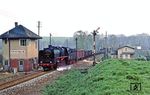 50 1002 mit Ng 62348 (Meißen - Nossen) an der durchgeschalteten Blockstelle Rothschönberg. (24.04.1983) <i>Foto: Wolfgang Bügel</i>
