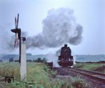 Bei strömenden Regen kämpft sich 58 1345 die Steigung von Aue nach Lößnitz hinauf. (13.08.1976) <i>Foto: Johannes Glöckner</i>