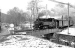 99 1788 überquert mit P 14269 die Rote Weißeritz in Obercarsdorf. (11.04.1977) <i>Foto: Johannes Glöckner</i>