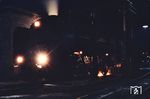 01 2084 (Bw Berlin-Ostbahnhof) beim Entschlacken im nächtlichen Bw Helmstedt. (23.04.1973) <i>Foto: Dr. Uwe Knoblauch</i>