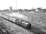 38 2002 mit einem Personenzug auf dem Verbindungsgleis zum Rügendamm in Stralsund.  (04.07.1968) <i>Foto: Will A. Reed</i>