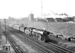 03 050 (Bw Pasewalk) fährt mit einem Gepäck- und Expreßgutzug (Gex) in Stralsund aus. (04.07.1968) <i>Foto: Will A. Reed</i>