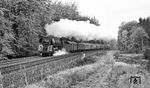01 0527 mit D 405 (Hamburg - Dresden) nahe der Blockstelle Sachsenwald zwischen Friedrichsruh und Schwarzenbek. (17.10.1972) <i>Foto: Dr. Thomas Obst</i>