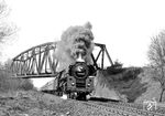 An der ehemaligen Berliner Kurve, über die das Richtungsgleises Erfurt – Frankfurt verlief, ist die Erfurter 01 0528 mit D 199 (Frankfurt/M - Frankfurt/O) unterwegs. (25.03.1973) <i>Foto: Dieter Kempf</i>