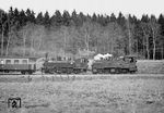 Durch das Wellbachtal rollen 99 5904 und 99 5906 mit P 69713 bei Sternhaus-Ramberg. (12.04.1976) <i>Foto: Joachim Bügel</i>