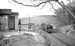01 2066 (Bw Dresden-Altstadt) mit dem "Pannonia-Express" D 371 (Berlin-Ostbahnhof - Sofia), der standesgemäß von der Schrankenwärterin des Postens 6 bei Weinböhla begrüßt wird. (13.04.1976) <i>Foto: Joachim Bügel</i>