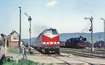 D 503 aus Berlin mit DR 119 075 hatte ebenfalls noch Vorrang vor Dg 50629, der mit 41 1182 in Porstendorf im Überholungsgleis steht. (25.04.1983) <i>Foto: Wolfgang Bügel</i>