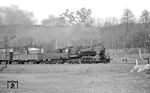 58 1562 mit Dg 53324 bei Hartenstein auf dem Weg nach Aue. (19.04.1976) <i>Foto: Joachim Bügel</i>