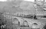 58 1758 mit Dg 53324 vor der Kulisse des Wismut Bergwerks bei Schlema. (19.04.1976) <i>Foto: Joachim Bügel</i>