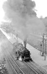 Bei der Ausfahrt des P 15694 in Aue räucherte 86 1725 nicht nur den Fotografen ein. (19.04.1976) <i>Foto: Joachim Bügel</i>