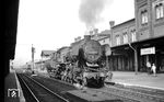 52 4507 vom Bw Frankfurt/Oder nach einer Bedarfsausbesserung auf Raw-Werksprobefahrt im Bahnhof Stendal. Die Lok war am 21.09.1944 beim Bw Posen Hbf in Dienst gestellt worden und wurde am 15.09.1977 abgestellt.  (30.08.1976) <i>Foto: Wolfgang Bügel</i>