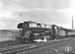 01 531 (Bw Erfurt P) mit einem Schnellzug auf der Strecke Erfurt - Leipzig bei Großkorbetha. (17.03.1965) <i>Foto: Joachim Claus</i>