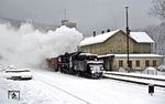 Am nächsten Tag war der Winter im Erzgebirge wieder zurückgekehrt. Leider wieder rückwärts war 50 3145 mit Dg 54303 in Lauter unterwegs. (09.02.1984) <i>Foto: Wolfgang Bügel</i>