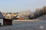 498.04 mit einem Sonderzug Richtung Grünburg kurz vor Neuzeug. (04.12.2016) <i>Foto: Stefan Jurasovits   </i>