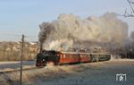 Zwischen 1928 und 1930 wurden sechs Lokomotiven von Krauss in Linz gebaut, deren erste auf der Ybbstalbahn zum Einsatz gelangte. Auf der Pinzgaubahn ersetzten sie die Reihe Z, welche für den Rollwagenbetrieb zu schwach war. 1931 beschaffte man bei der Lokomotivfabrik Floridsdorf noch zwei weitere Maschinen, bei denen die Caprotti-Steuerung durch die konventionellere Heusinger-Steuerung mit Lentz-Ventilen (Lentz-Ventilsteuerung) ersetzt wurde. Nach dem Zweiten Weltkrieg gelangten alle acht Maschinen in den Bestand der ÖBB und wurden als Reihe 498 in das 1953 eingeführte neue Nummernschema übernommen. Seit September 2012 befindet sich 498.04 auf der Steyrtalbahn im Einsatz, hier kurz vor Neuzeug.  (04.12.2016) <i>Foto: Stefan Jurasovits   </i>