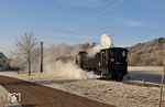 298.102 mit einem Zug nach Steyr kurz vor Aschach an der Steyr. (04.12.2016) <i>Foto: Stefan Jurasovits   </i>