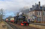 Der Museumszug der ZLSM (Zuid Limburgse Stoomtrein Maatschappij) aus Simpelveld trifft im Bahnhof Schin de Geul ein. Zuglok ist die ehemalige schwedische E2 1040, die 1998 zur ZLSM kam. (26.12.2016) <i>Foto: Marcus Henschel</i>