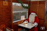 Alljährlich ist auf der ZLSM (Zuid Limburgse Stoomtrein Maatschappij) der Weihnachtsexpress unterwegs, wo auch dieser Fahrgast nicht fehlen darf. (26.12.2016) <i>Foto: Marcus Henschel</i>