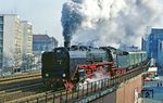 Und der bekannte Blick aus dem Parkhaus am Bahnhof Zoo. (26.03.1985) <i>Foto: Slg. Wolfgang Bügel</i>