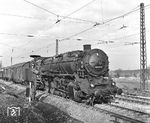 44 1225 mit vorne liegenden Pumpen, aber ohne Windleitbleche, am Einfahrvorsignal von Großkorbetha. (17.03.1965) <i>Foto: Joachim Claus</i>