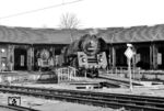 01 0526 macht sich im Bw Bebra bereit, den D 207 (Bebra ab 10.30 Uhr) zu übernehmen. (20.04.1973) <i>Foto: Dieter Kempf</i>