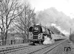 01 0501 rauscht mit D 198 aus Frankfurt (Oder) durch den Haltepunkt Bosserode. Zwischen Bosserode und Hönebach wechselte die Strecke noch einmal auf DDR-Gebiet.  (20.04.1973) <i>Foto: Dieter Kempf</i>