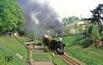 Mit Volldampf durch Lichtenstein/Sachsen. 50 3697 dampft mit Ng 65319 durch blühende Landschaften. (16.05.1985) <i>Foto: Wolfgang Bügel</i>