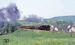 Gut aufgelegt hatte der Heizer der 50 3697 mit Ng 65323 kurz hinter St. Egidien. (16.05.1985) <i>Foto: Wolfgang Bügel</i>