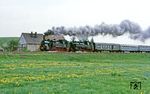 94 1292 mit 86 001 auf Sonderfahrt bei Kleindehsa. (18.05.1985) <i>Foto: Wolfgang Bügel</i>