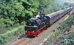 Anschließend kam dann auch der DMV-Sonderzug P 22551 mit 94 1292 bei Wilthen vorbei. 86 001 war in Wilthen an den Zugschluss gewechselt. (18.05.1985) <i>Foto: Wolfgang Bügel</i>