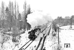 03 2265 (Bw Görlitz) fährt mit P 3807 (Dresden - Görlitz) aus dem Haltepunkt Großhartau auf halbem Weg zwischen Dresden und Bautzen. (11.04.1977) <i>Foto: Joachim Bügel</i>