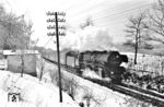03 2265 dampft mit P 3807 an einem alten Blockwärterhaus östlich von Löbau/Sa. vorbei. (11.04.1977) <i>Foto: Joachim Bügel</i>