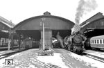 52 3145 (Jung, Baujahr 1943) macht sich als Vorheizlok in Görlitz nützlich. (11.04.1977) <i>Foto: Joachim Bügel</i>