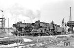 03 2265 und 52 8132 in ihrer Heimatdienststelle Görlitz, der östlichsten Stadt Deutschlands. (11.04.1977) <i>Foto: Joachim Bügel</i>