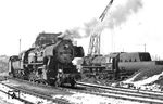 52 8057 (ex 52 7248, WLF, Baujahr 1943) und 52 5354 (Kronau, Baujahr 1944) im Bw Görlitz. (11.04.1977) <i>Foto: Joachim Bügel</i>