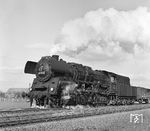 58 3034 (ex 58 1385) vom Bw Engelsdorf mit einem Güterzug bei Hopfgarten/Sa. zwischen Geithain und Bad Lausick. (19.03.1966) <i>Foto: Joachim Claus</i>