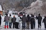 Trotz der widrigen Wetterumstände organisierte die Preßnitztalbahn eine perfekte Fotoveranstaltung anlässlich der 33-jährigen Wiederkehr der Einstellung des Bahnbetriebs auf dem Streckenabschnitt Niederschmiedeberg - Jöhstadt. (15.01.2017) <i>Foto: Joachim Schmidt</i>